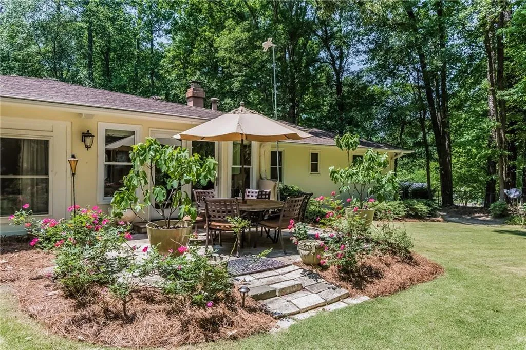 7583 Spalding Lane, Sandy Springs, Georgia 30350, 4 Bedrooms Bedrooms, ,3 BathroomsBathrooms,Residential,Sold,7583 Spalding Lane,5847987