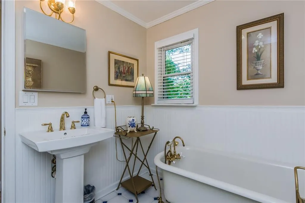 7583 Spalding Lane, Sandy Springs, Georgia 30350, 4 Bedrooms Bedrooms, ,3 BathroomsBathrooms,Residential,Sold,7583 Spalding Lane,5847987