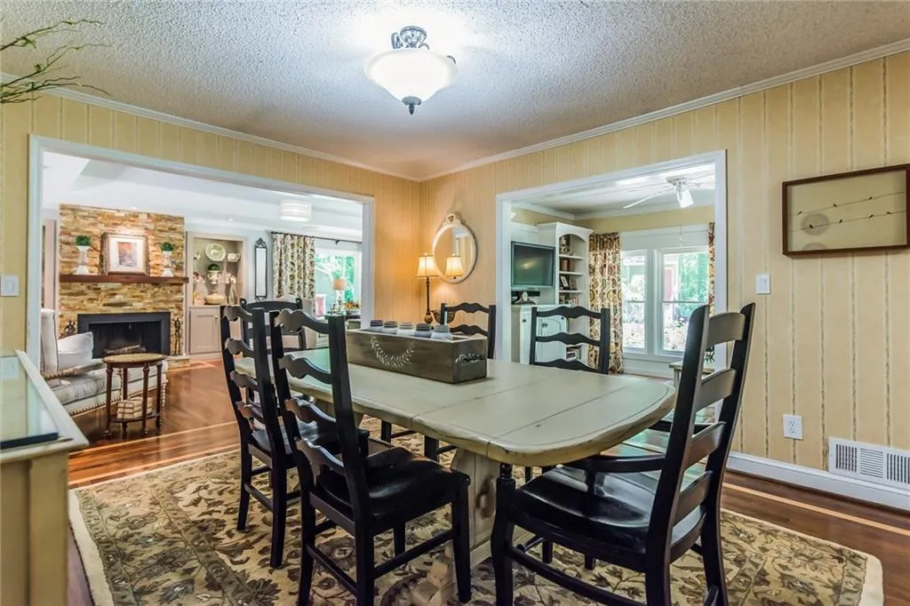 7583 Spalding Lane, Sandy Springs, Georgia 30350, 4 Bedrooms Bedrooms, ,3 BathroomsBathrooms,Residential,Sold,7583 Spalding Lane,5847987