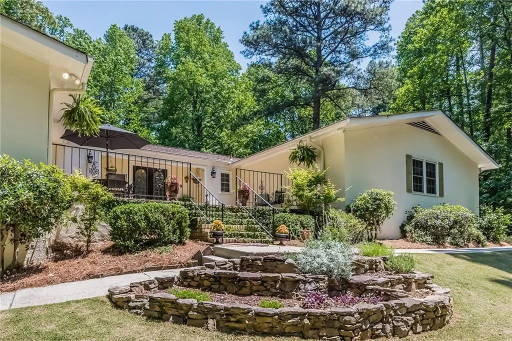 7583 Spalding Lane, Sandy Springs, Georgia 30350, 4 Bedrooms Bedrooms, ,3 BathroomsBathrooms,Residential,Sold,7583 Spalding Lane,5847987