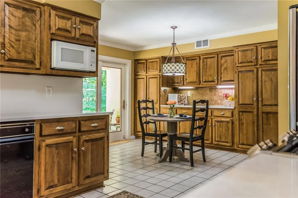 7583 Spalding Lane, Sandy Springs, Georgia 30350, 4 Bedrooms Bedrooms, ,3 BathroomsBathrooms,Residential,Sold,7583 Spalding Lane,5847987