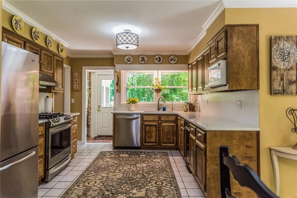 7583 Spalding Lane, Sandy Springs, Georgia 30350, 4 Bedrooms Bedrooms, ,3 BathroomsBathrooms,Residential,Sold,7583 Spalding Lane,5847987