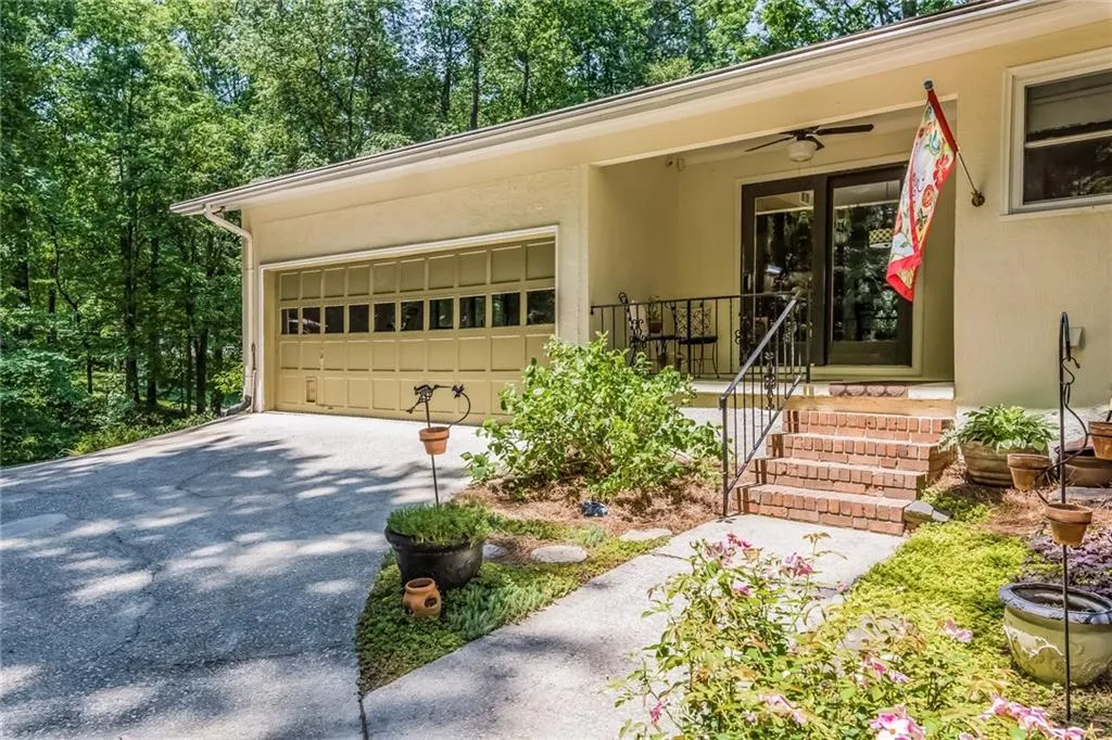 7583 Spalding Lane, Sandy Springs, Georgia 30350, 4 Bedrooms Bedrooms, ,3 BathroomsBathrooms,Residential,Sold,7583 Spalding Lane,5847987