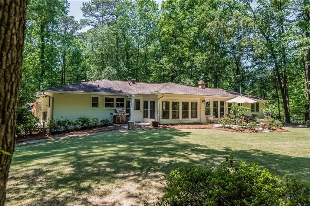 7583 Spalding Lane, Sandy Springs, Georgia 30350, 4 Bedrooms Bedrooms, ,3 BathroomsBathrooms,Residential,Sold,7583 Spalding Lane,5847987