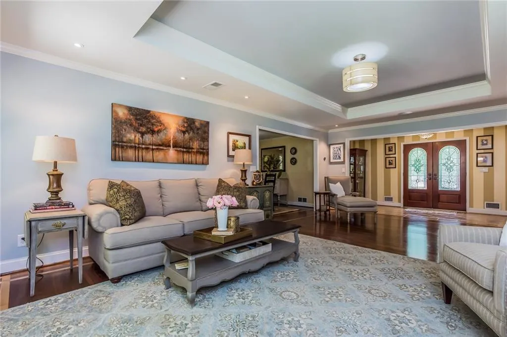 7583 Spalding Lane, Sandy Springs, Georgia 30350, 4 Bedrooms Bedrooms, ,3 BathroomsBathrooms,Residential,Sold,7583 Spalding Lane,5847987