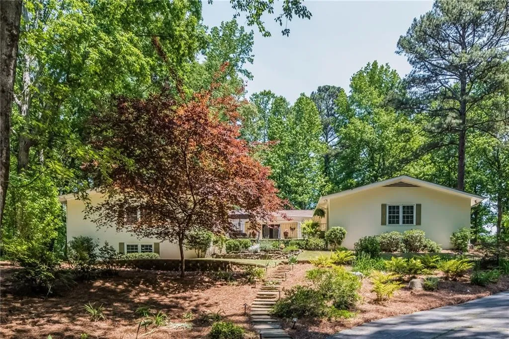 7583 Spalding Lane, Sandy Springs, Georgia 30350, 4 Bedrooms Bedrooms, ,3 BathroomsBathrooms,Residential,Sold,7583 Spalding Lane,5847987