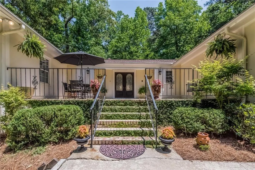 7583 Spalding Lane, Sandy Springs, Georgia 30350, 4 Bedrooms Bedrooms, ,3 BathroomsBathrooms,Residential,Sold,7583 Spalding Lane,5847987