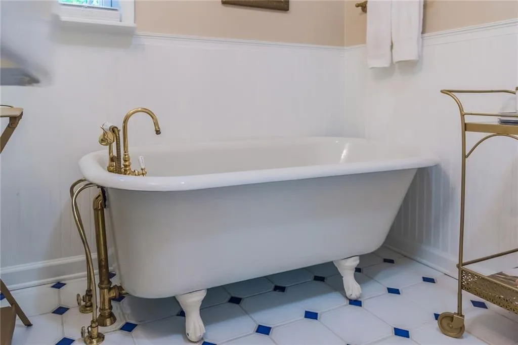 7583 Spalding Lane, Sandy Springs, Georgia 30350, 4 Bedrooms Bedrooms, ,3 BathroomsBathrooms,Residential,Sold,7583 Spalding Lane,5847987