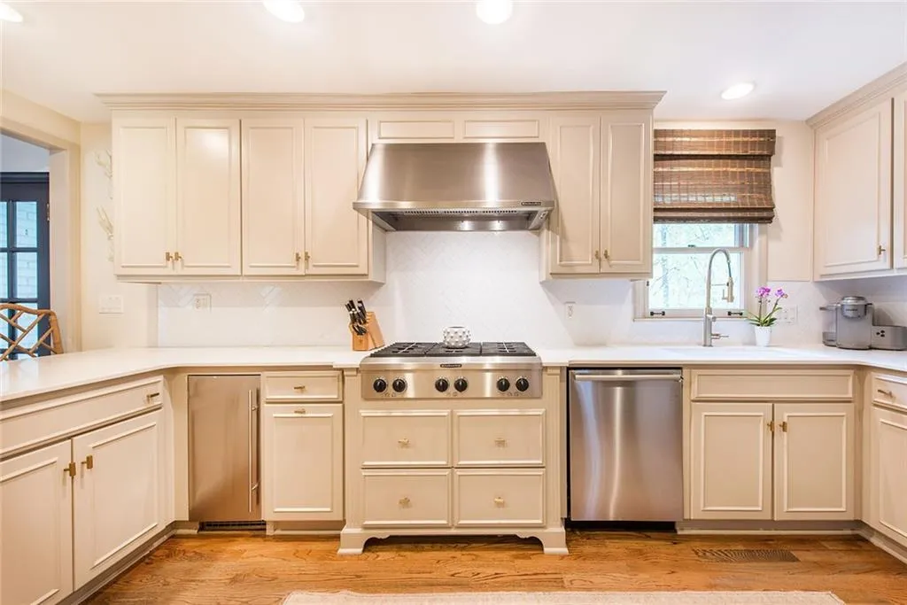 6250 Weatherly Drive, Atlanta, Georgia 30328, 5 Bedrooms Bedrooms, ,3 BathroomsBathrooms,Residential,Sold,6250 Weatherly Drive,7181565