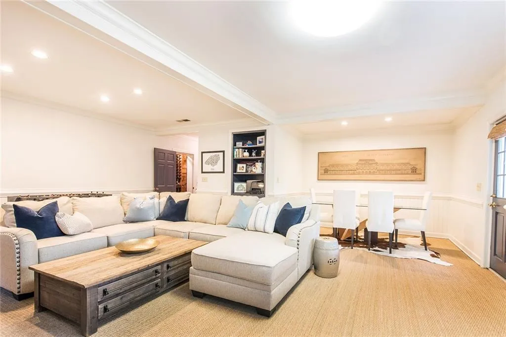 6250 Weatherly Drive, Atlanta, Georgia 30328, 5 Bedrooms Bedrooms, ,3 BathroomsBathrooms,Residential,Sold,6250 Weatherly Drive,7181565