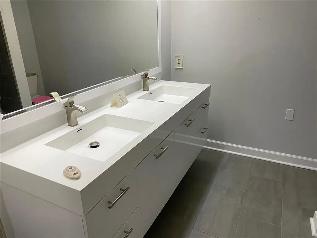 6851 Roswell Road Ne Unit F33, Atlanta, Georgia 30328, 2 Bedrooms Bedrooms, ,2 BathroomsBathrooms,Residential,Sold,6851 Roswell Road Ne Unit F33,6819949