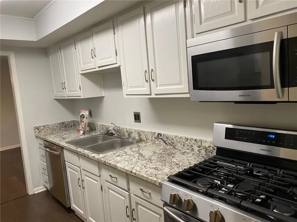 6851 Roswell Road Ne Unit F33, Atlanta, Georgia 30328, 2 Bedrooms Bedrooms, ,2 BathroomsBathrooms,Residential,Sold,6851 Roswell Road Ne Unit F33,6819949