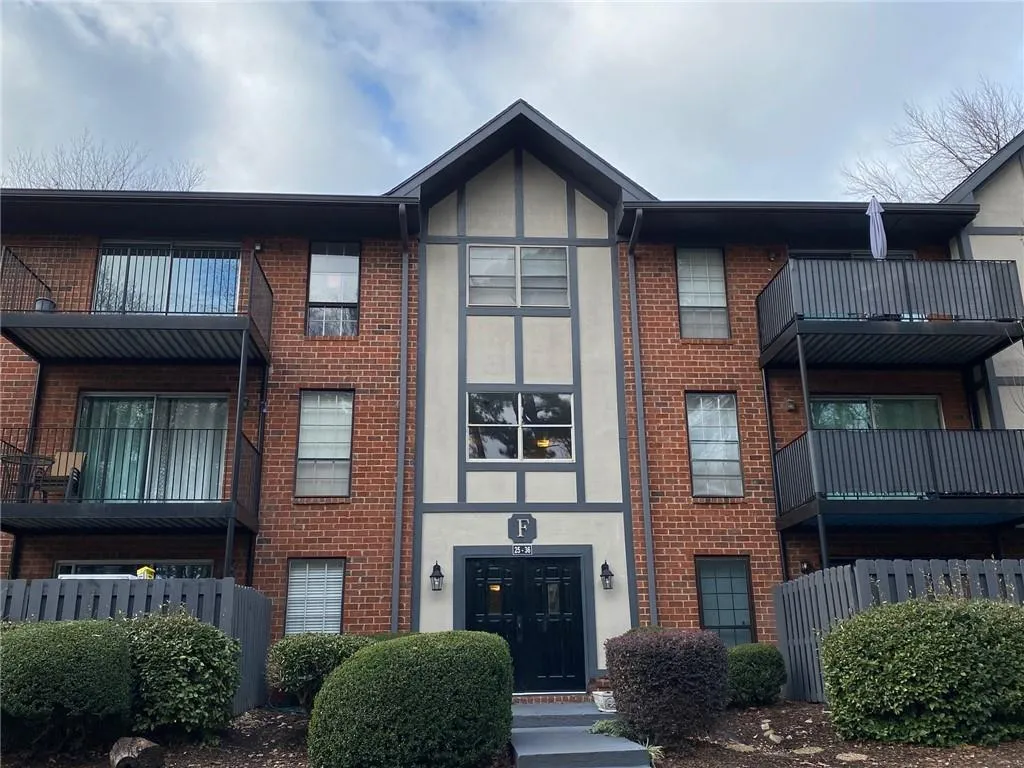 6851 Roswell Road Ne Unit F33, Atlanta, Georgia 30328, 2 Bedrooms Bedrooms, ,2 BathroomsBathrooms,Residential,Sold,6851 Roswell Road Ne Unit F33,6819949