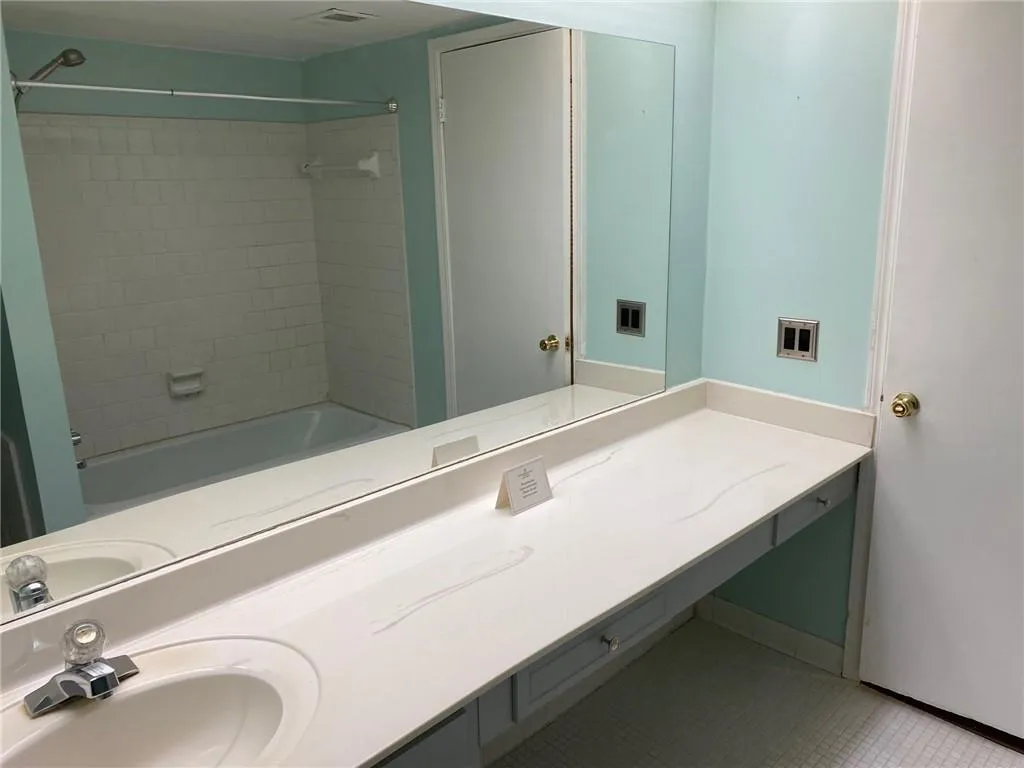 6851 Roswell Road Ne Unit F33, Atlanta, Georgia 30328, 2 Bedrooms Bedrooms, ,2 BathroomsBathrooms,Residential,Sold,6851 Roswell Road Ne Unit F33,6819949