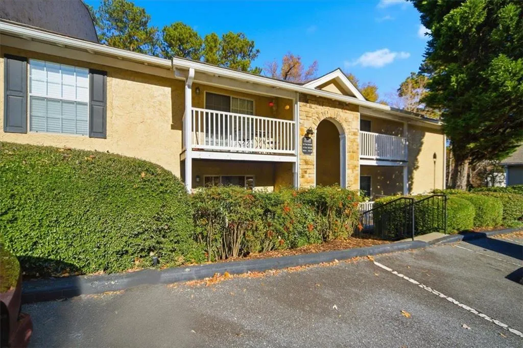 3120 Seven Pines Court Unit 205, Atlanta, Georgia 30339, 1 Bedroom Bedrooms, ,1 BathroomBathrooms,Residential,For Sale,3120 Seven Pines Court Unit 205,7683681