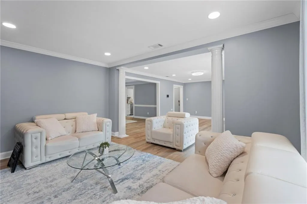 6851 Roswell Road Unit F36, Atlanta, Georgia 30328, 1 Bedroom Bedrooms, ,1 BathroomBathrooms,Residential,For Sale,6851 Roswell Road Unit F36,7759300