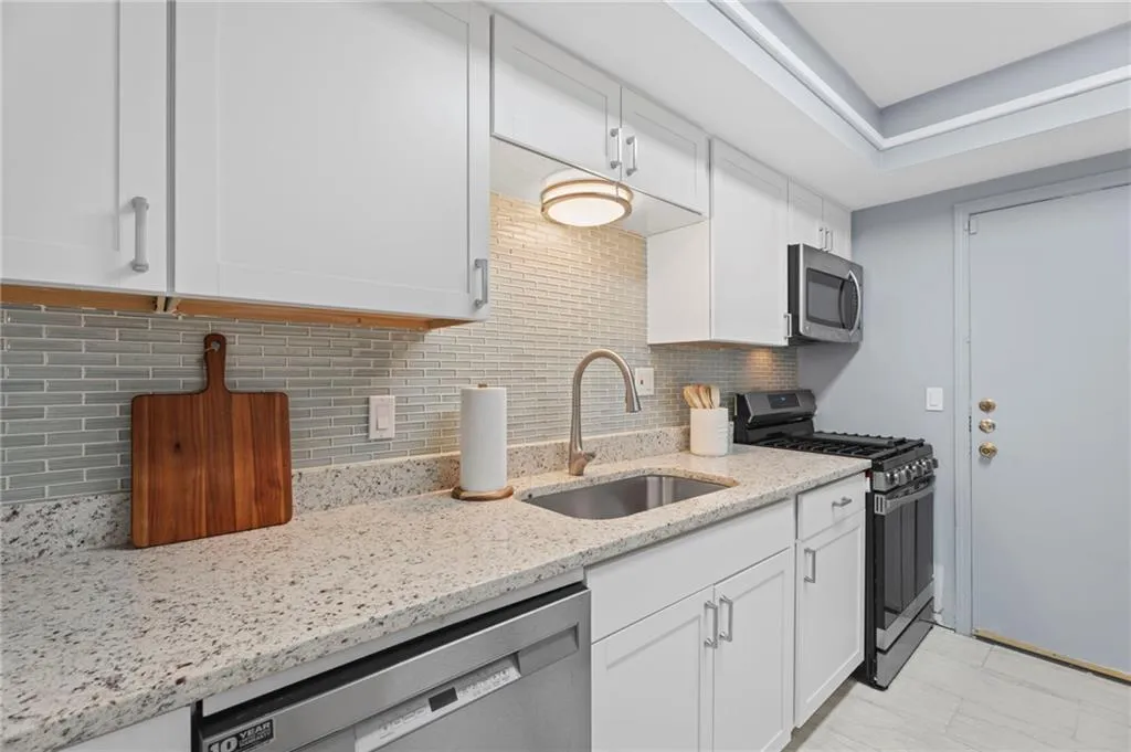 6851 Roswell Road Unit F36, Atlanta, Georgia 30328, 1 Bedroom Bedrooms, ,1 BathroomBathrooms,Residential,For Sale,6851 Roswell Road Unit F36,7759300
