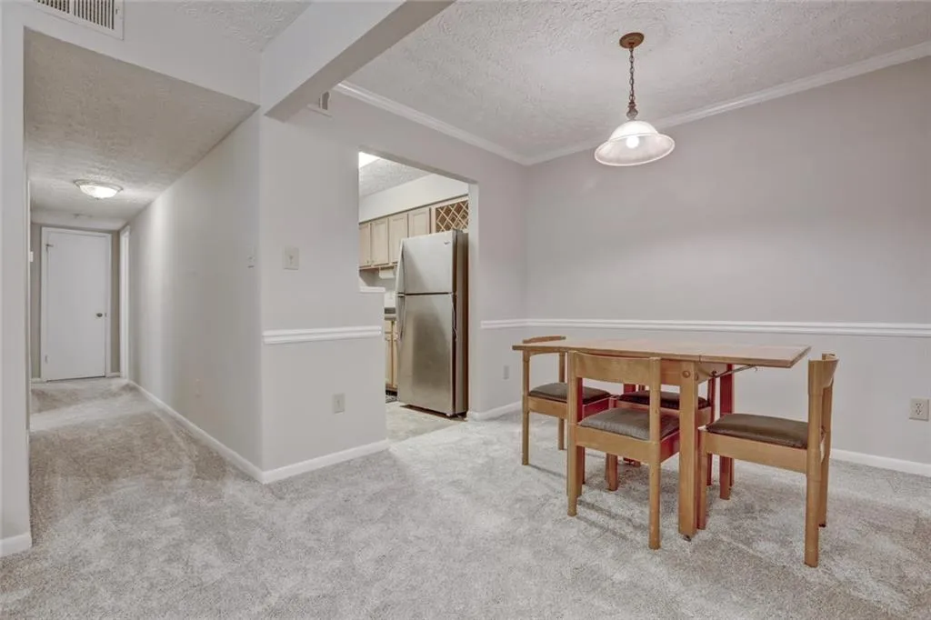 5149 Roswell Road Unit 2, Atlanta, Georgia 30342, 2 Bedrooms Bedrooms, ,2 BathroomsBathrooms,Residential,Sold,5149 Roswell Road Unit 2,5917860
