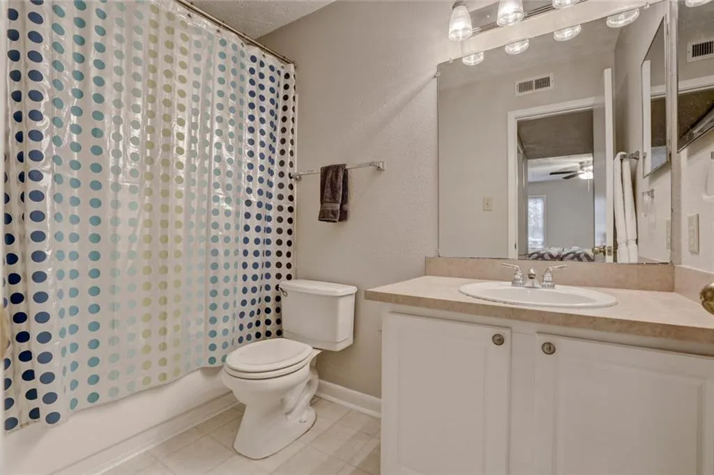 5149 Roswell Road Unit 2, Atlanta, Georgia 30342, 2 Bedrooms Bedrooms, ,2 BathroomsBathrooms,Residential,Sold,5149 Roswell Road Unit 2,5917860