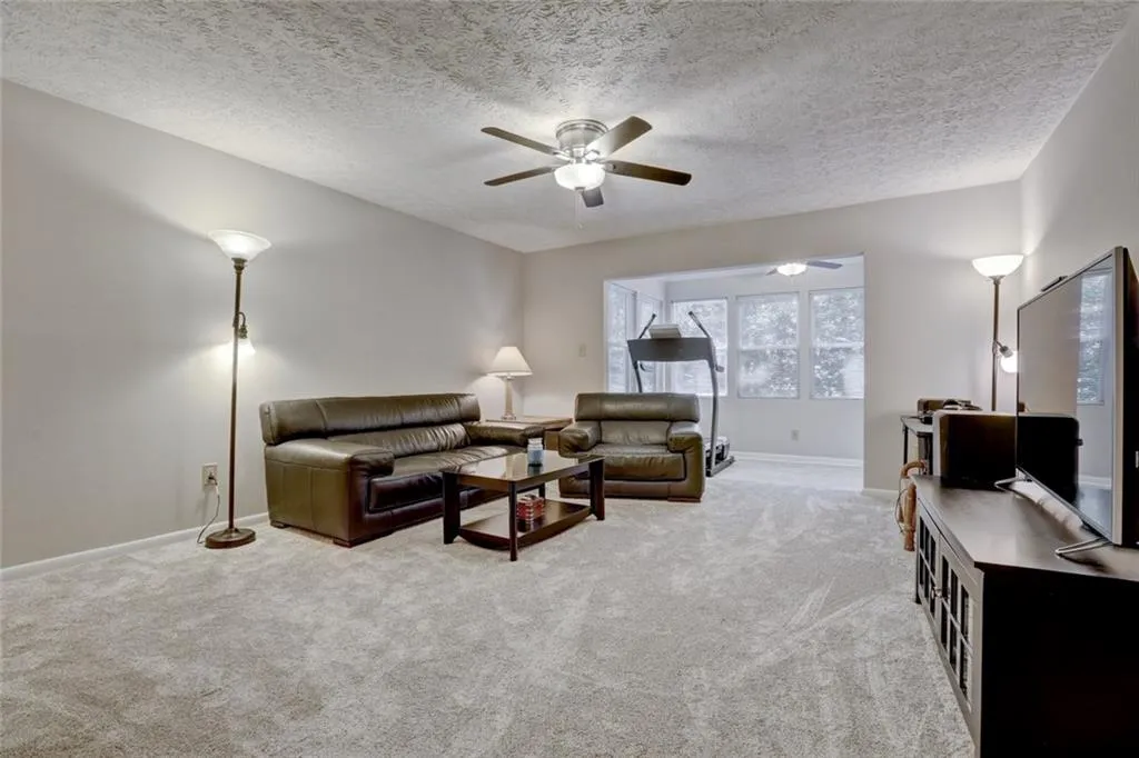 5149 Roswell Road Unit 2, Atlanta, Georgia 30342, 2 Bedrooms Bedrooms, ,2 BathroomsBathrooms,Residential,Sold,5149 Roswell Road Unit 2,5917860
