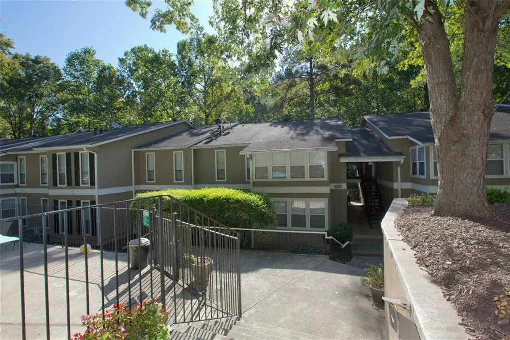 5149 Roswell Road Unit 2, Atlanta, Georgia 30342, 2 Bedrooms Bedrooms, ,2 BathroomsBathrooms,Residential,Sold,5149 Roswell Road Unit 2,5917860