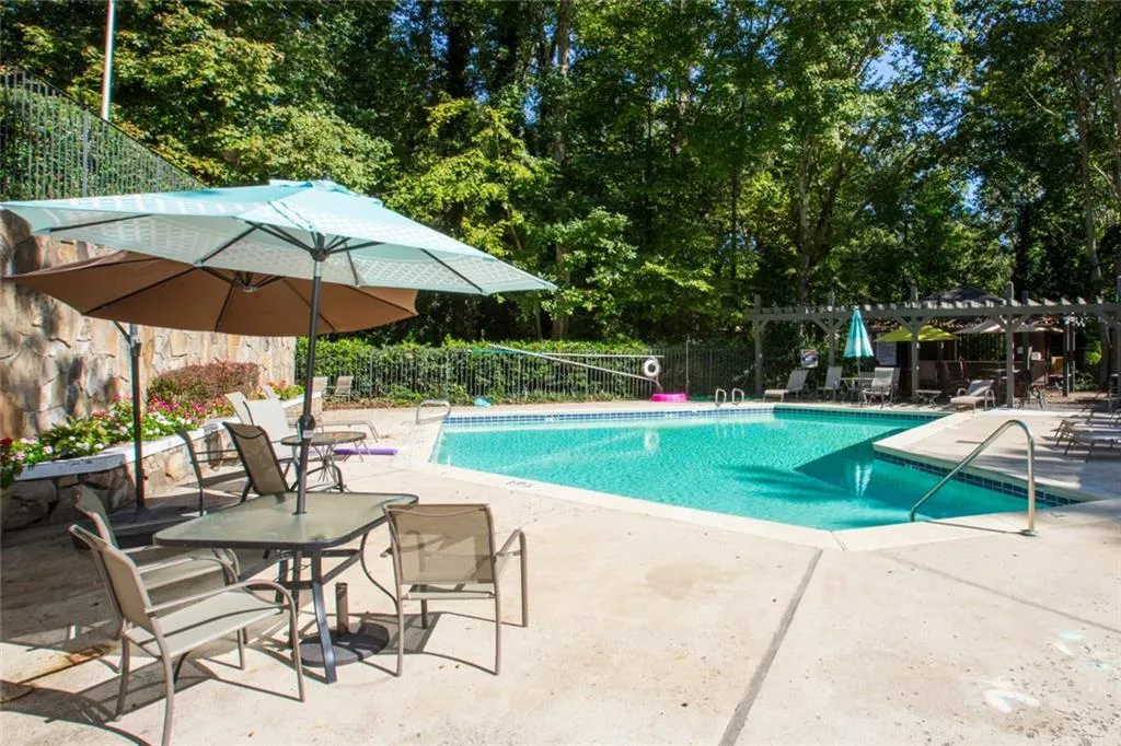 5149 Roswell Road Unit 2, Atlanta, Georgia 30342, 2 Bedrooms Bedrooms, ,2 BathroomsBathrooms,Residential,Sold,5149 Roswell Road Unit 2,5917860