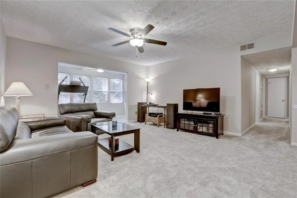 5149 Roswell Road Unit 2, Atlanta, Georgia 30342, 2 Bedrooms Bedrooms, ,2 BathroomsBathrooms,Residential,Sold,5149 Roswell Road Unit 2,5917860