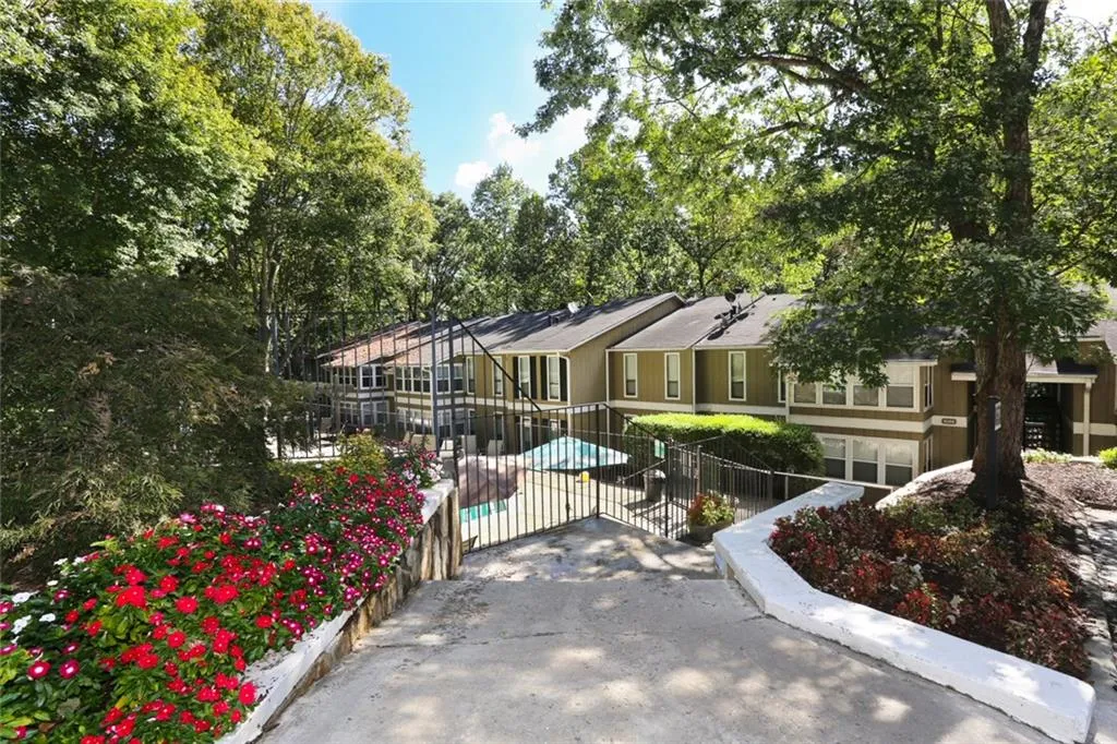 5149 Roswell Road Unit 2, Atlanta, Georgia 30342, 2 Bedrooms Bedrooms, ,2 BathroomsBathrooms,Residential,Sold,5149 Roswell Road Unit 2,5917860