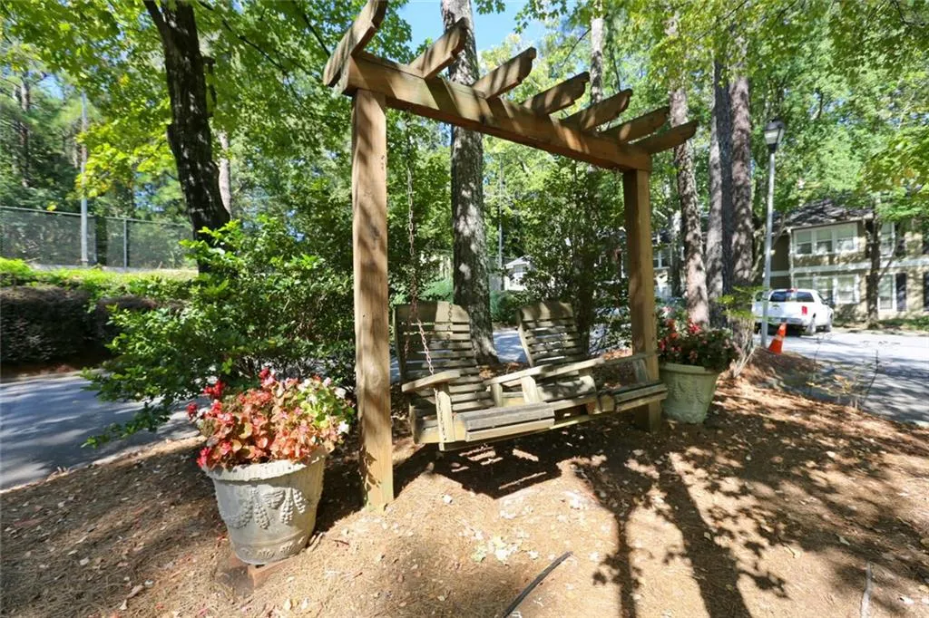 5149 Roswell Road Unit 2, Atlanta, Georgia 30342, 2 Bedrooms Bedrooms, ,2 BathroomsBathrooms,Residential,Sold,5149 Roswell Road Unit 2,5917860