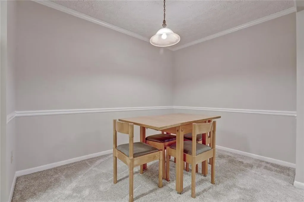 5149 Roswell Road Unit 2, Atlanta, Georgia 30342, 2 Bedrooms Bedrooms, ,2 BathroomsBathrooms,Residential,Sold,5149 Roswell Road Unit 2,5917860