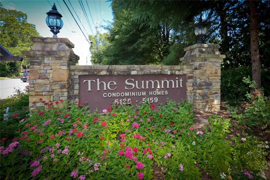 5149 Roswell Road Unit 2, Atlanta, Georgia 30342, 2 Bedrooms Bedrooms, ,2 BathroomsBathrooms,Residential,Sold,5149 Roswell Road Unit 2,5917860