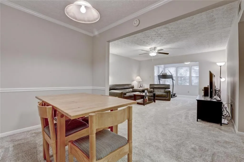 5149 Roswell Road Unit 2, Atlanta, Georgia 30342, 2 Bedrooms Bedrooms, ,2 BathroomsBathrooms,Residential,Sold,5149 Roswell Road Unit 2,5917860