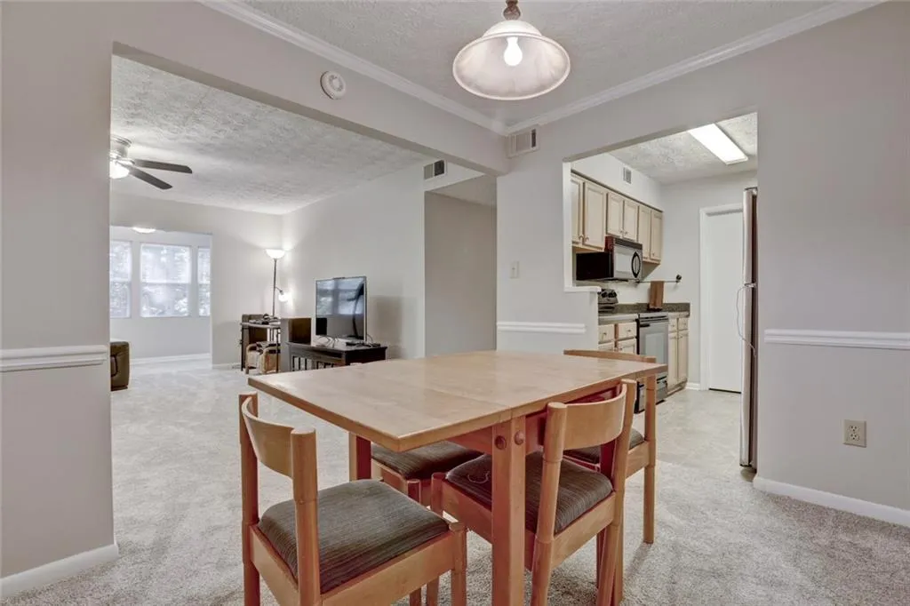 5149 Roswell Road Unit 2, Atlanta, Georgia 30342, 2 Bedrooms Bedrooms, ,2 BathroomsBathrooms,Residential,Sold,5149 Roswell Road Unit 2,5917860