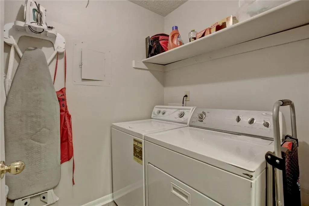 5149 Roswell Road Unit 2, Atlanta, Georgia 30342, 2 Bedrooms Bedrooms, ,2 BathroomsBathrooms,Residential,Sold,5149 Roswell Road Unit 2,5917860