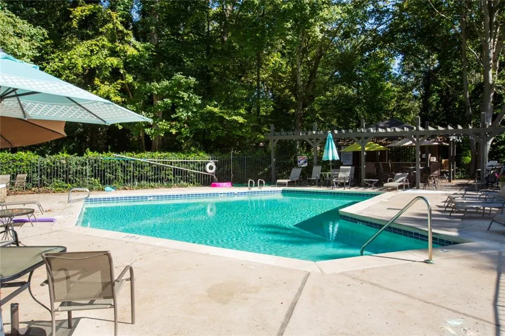 5149 Roswell Road Unit 2, Atlanta, Georgia 30342, 2 Bedrooms Bedrooms, ,2 BathroomsBathrooms,Residential,Sold,5149 Roswell Road Unit 2,5917860