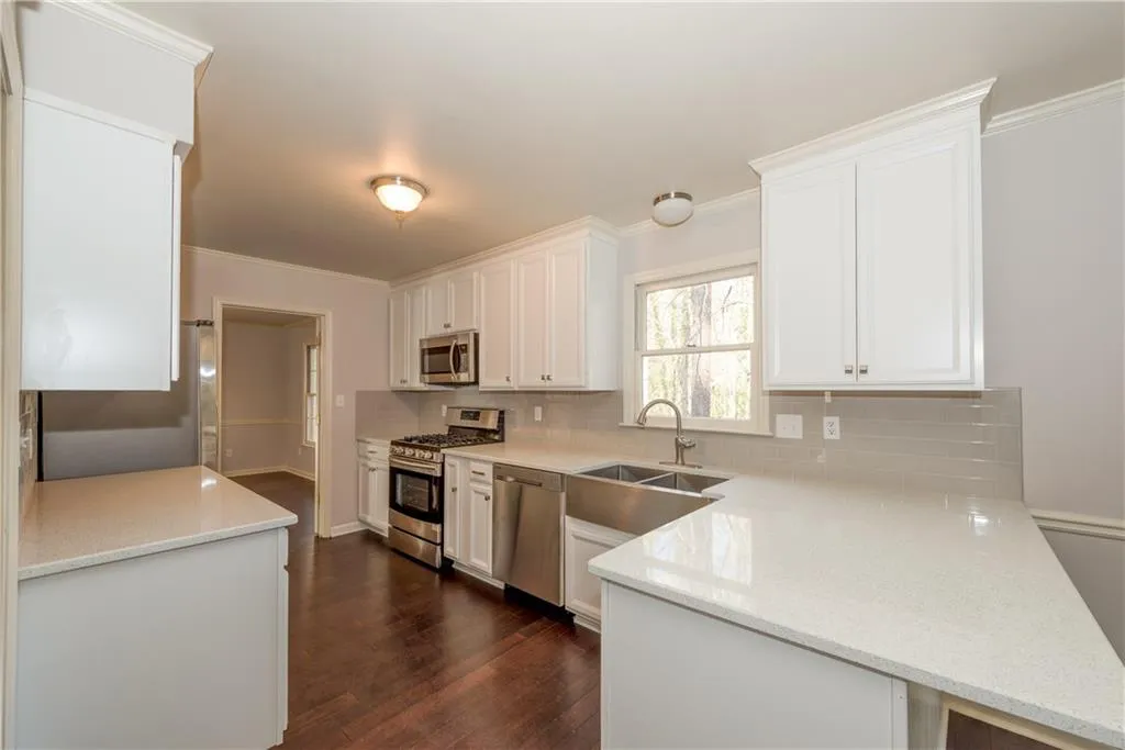 30 Stewart Drive, Atlanta, Georgia 30342, 4 Bedrooms Bedrooms, ,3 BathroomsBathrooms,Residential,Sold,30 Stewart Drive,5797665