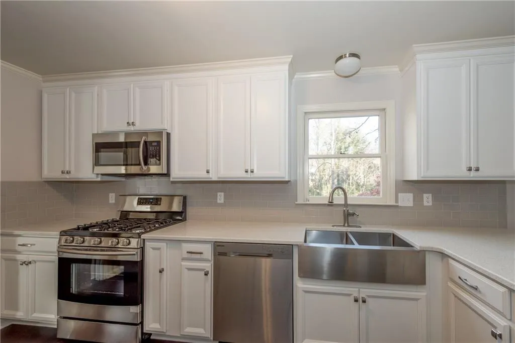 30 Stewart Drive, Atlanta, Georgia 30342, 4 Bedrooms Bedrooms, ,3 BathroomsBathrooms,Residential,Sold,30 Stewart Drive,5797665