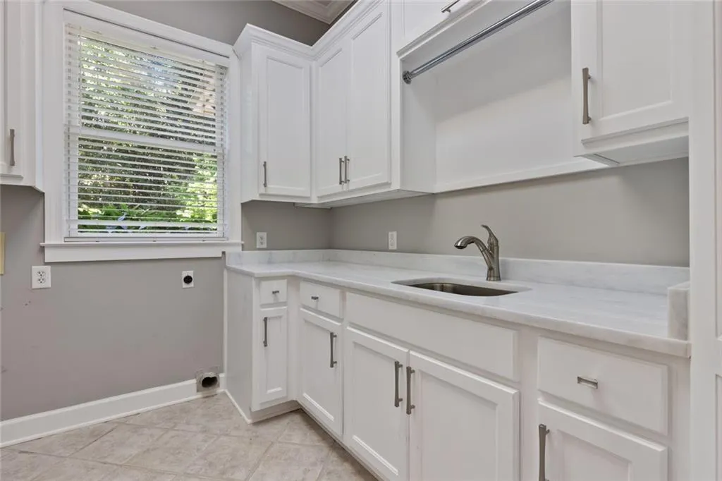 110 Green Falls Point, Sandy Springs, Georgia 30350, 7 Bedrooms Bedrooms, ,7 BathroomsBathrooms,Residential,Sold,110 Green Falls Point,7042071