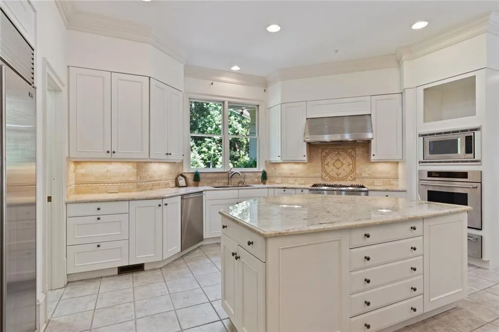 110 Green Falls Point, Sandy Springs, Georgia 30350, 7 Bedrooms Bedrooms, ,7 BathroomsBathrooms,Residential,Sold,110 Green Falls Point,7042071