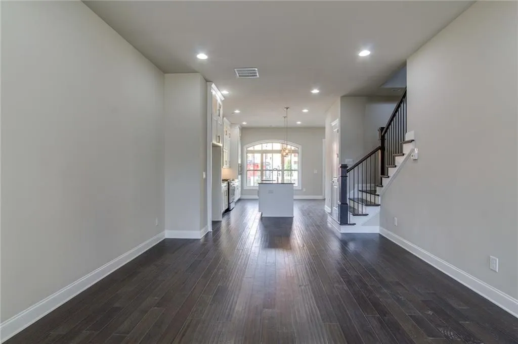 4204 Deming Circle Unit 120, Sandy Springs, Georgia 30342, 3 Bedrooms Bedrooms, ,3 BathroomsBathrooms,Residential,Sold,4204 Deming Circle Unit 120,5714881