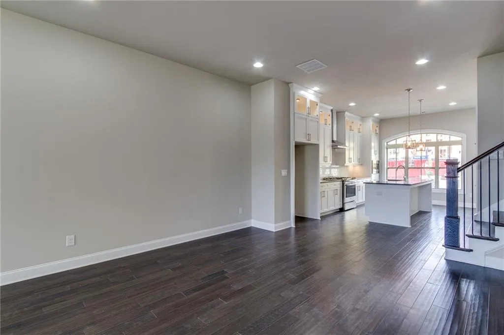 4204 Deming Circle Unit 120, Sandy Springs, Georgia 30342, 3 Bedrooms Bedrooms, ,3 BathroomsBathrooms,Residential,Sold,4204 Deming Circle Unit 120,5714881