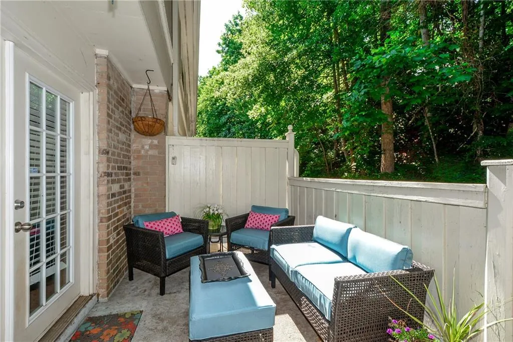 6900 Roswell Road Unit N10, Atlanta, Georgia 30328, 3 Bedrooms Bedrooms, ,3 BathroomsBathrooms,Residential,Sold,6900 Roswell Road Unit N10,5701320