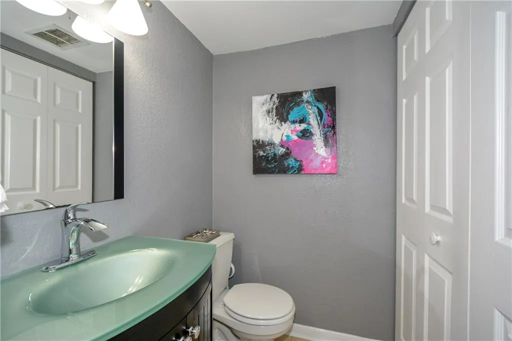 6900 Roswell Road Unit N10, Atlanta, Georgia 30328, 3 Bedrooms Bedrooms, ,3 BathroomsBathrooms,Residential,Sold,6900 Roswell Road Unit N10,5701320