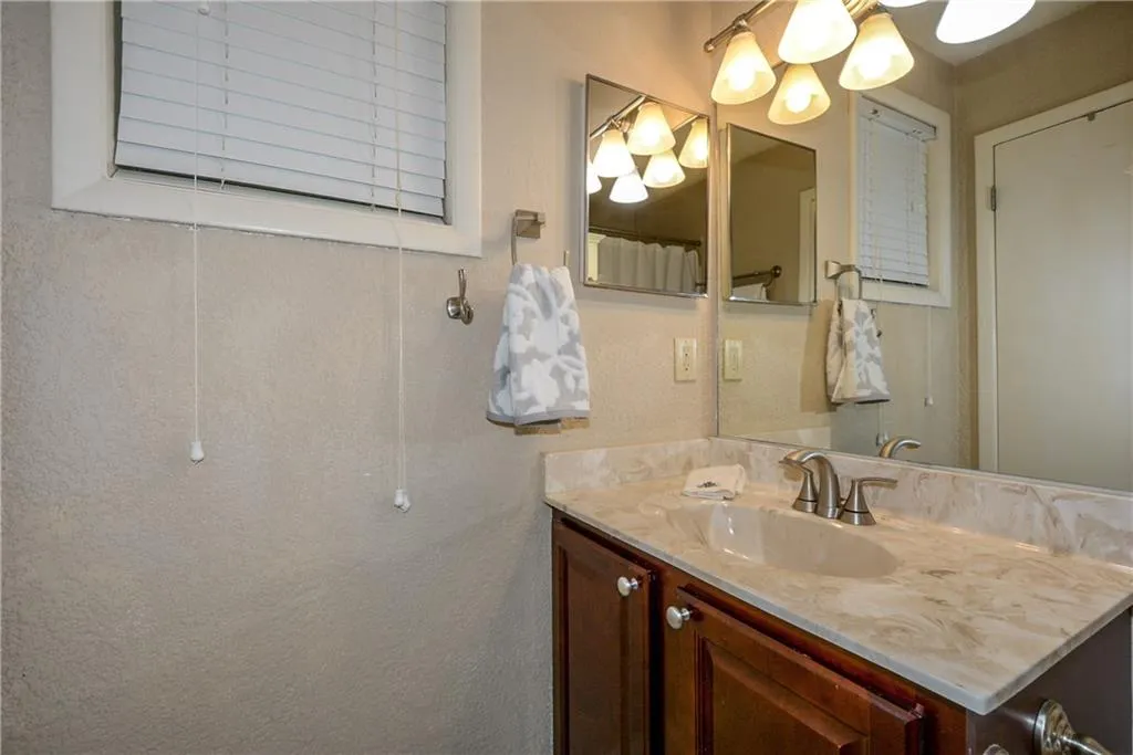 6900 Roswell Road Unit N10, Atlanta, Georgia 30328, 3 Bedrooms Bedrooms, ,3 BathroomsBathrooms,Residential,Sold,6900 Roswell Road Unit N10,5701320