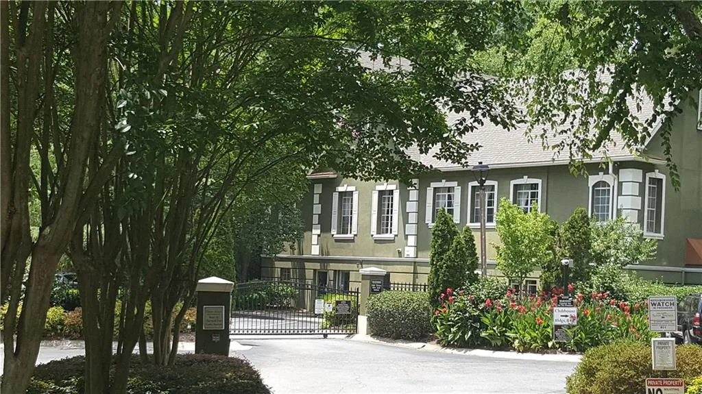 6900 Roswell Road Unit N10, Atlanta, Georgia 30328, 3 Bedrooms Bedrooms, ,3 BathroomsBathrooms,Residential,Sold,6900 Roswell Road Unit N10,5701320