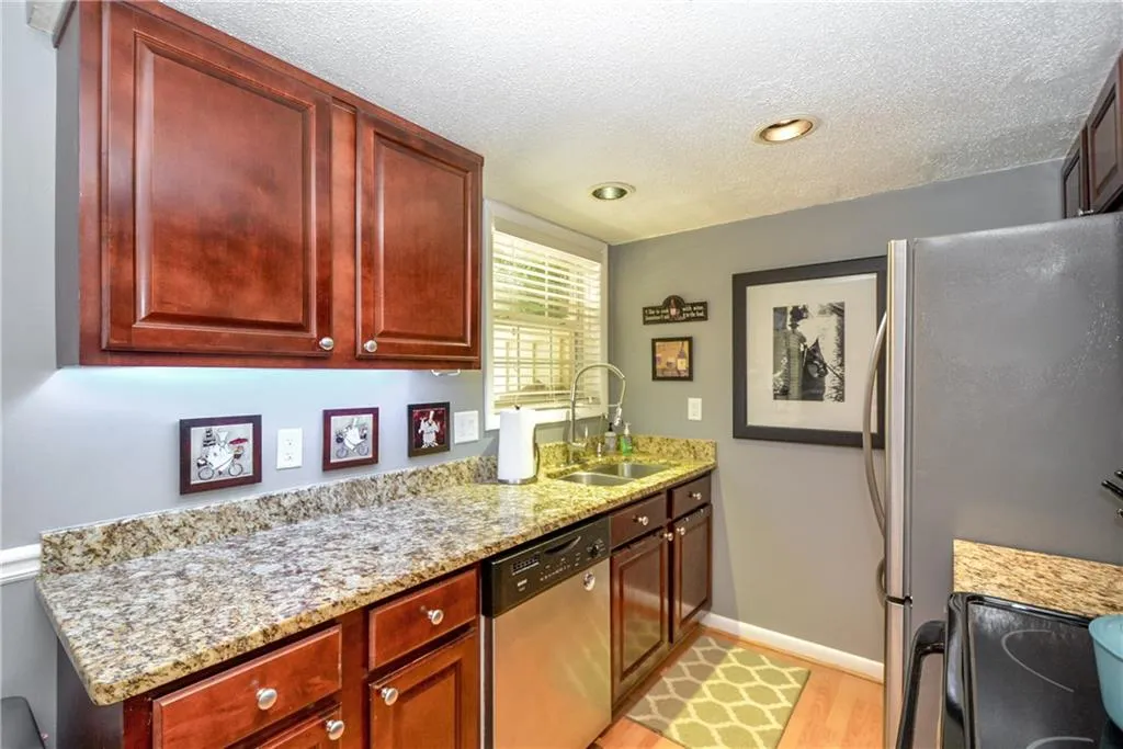 6900 Roswell Road Unit N10, Atlanta, Georgia 30328, 3 Bedrooms Bedrooms, ,3 BathroomsBathrooms,Residential,Sold,6900 Roswell Road Unit N10,5701320