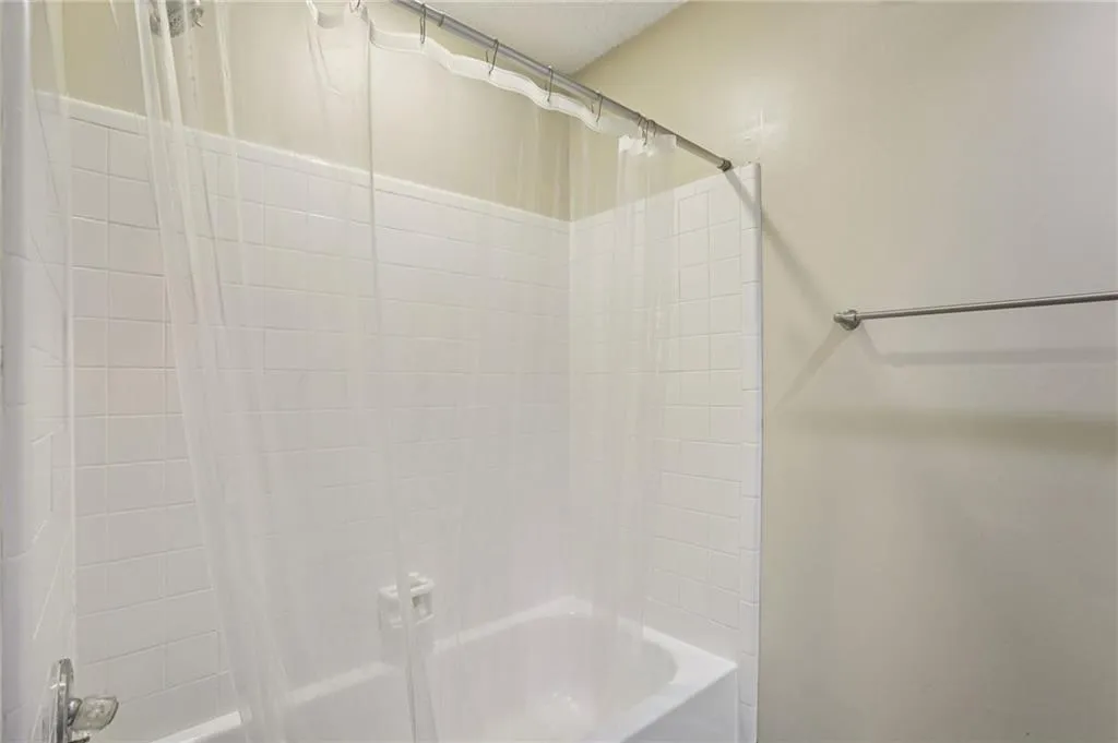 208 Bainbridge Drive, Atlanta, Georgia 30327, 2 Bedrooms Bedrooms, ,2 BathroomsBathrooms,Residential,For Sale,208 Bainbridge Drive,7688148