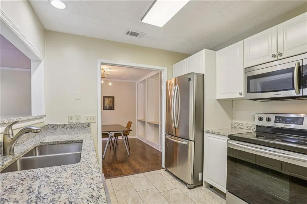 208 Bainbridge Drive, Atlanta, Georgia 30327, 2 Bedrooms Bedrooms, ,2 BathroomsBathrooms,Residential,For Sale,208 Bainbridge Drive,7688148