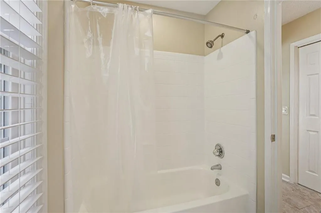 208 Bainbridge Drive, Atlanta, Georgia 30327, 2 Bedrooms Bedrooms, ,2 BathroomsBathrooms,Residential,For Sale,208 Bainbridge Drive,7688148