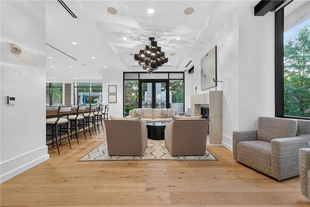 2520 Peachtree Road Nw Unit 903, Atlanta, Georgia 30305, 2 Bedrooms Bedrooms, ,3 BathroomsBathrooms,Residential,For Sale,2520 Peachtree Road Nw Unit 903,7615319